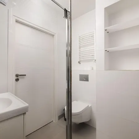 Apartment Ochota View Stylish By Bookinghost